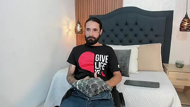 Hisoka_011 Webcam show