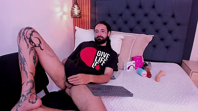 Hisoka_011 Webcam show