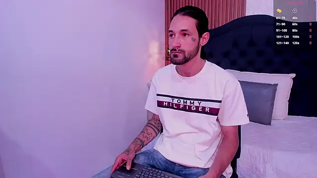 Hisoka_011 webcam show