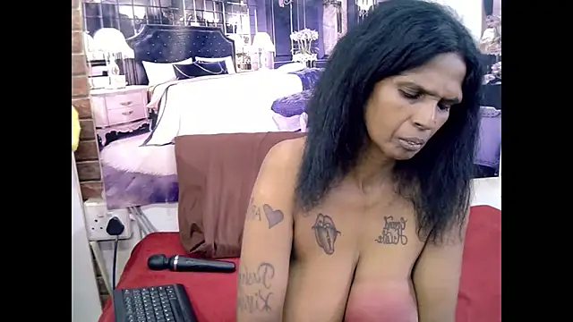 IndianVanya4u2u's Live XXX Chat
