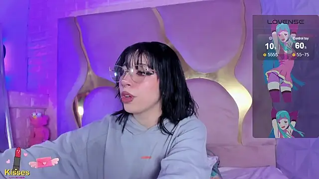 Chat +18 de NaniiSisy ao vivo