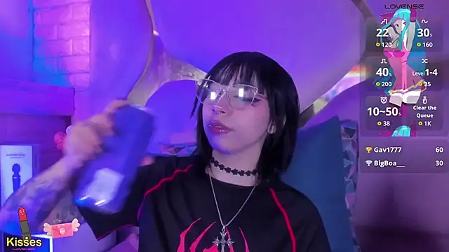 הופעת וובקאם של NaniiSisy