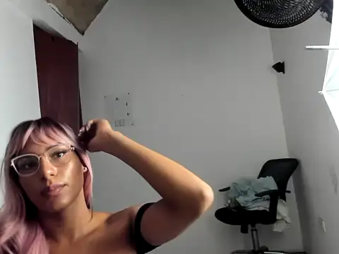 Pokazy przed kamerką – sasha_smith18
