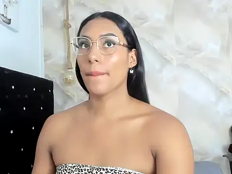Pokazy przed kamerką – sasha_smith18