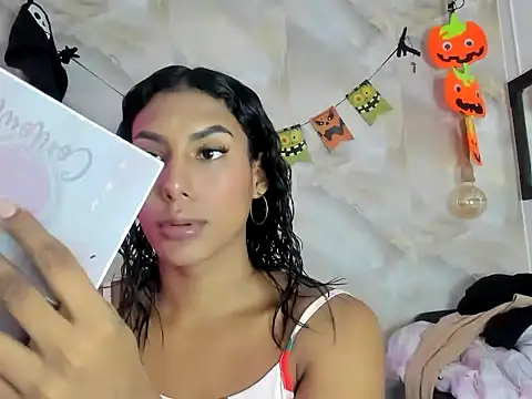 sasha_smith18's Webcam Show
