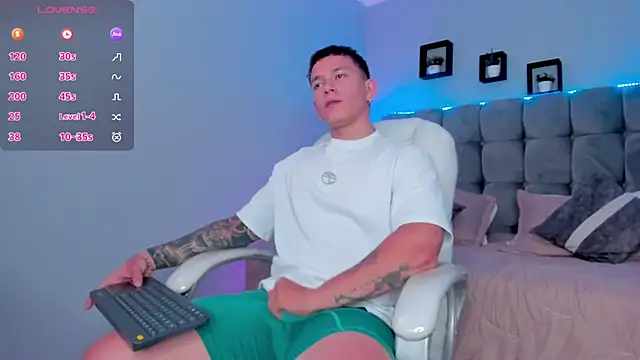Thomas_moon live XXX chat