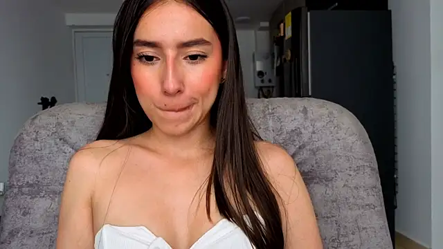 Chat XXX ao vivo de Adhara_Kitten