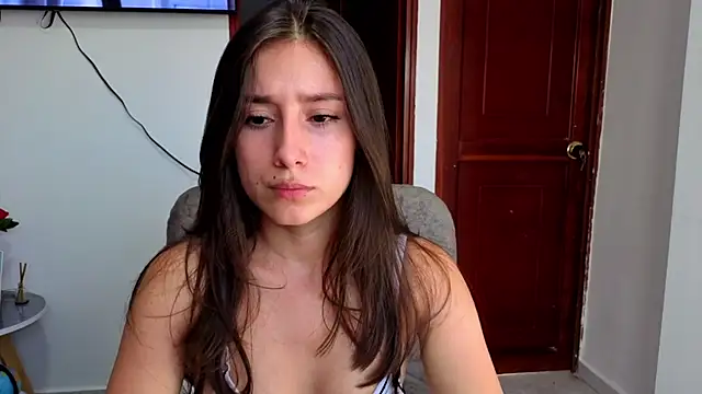 Chat +18 de Adhara_Kitten ao vivo