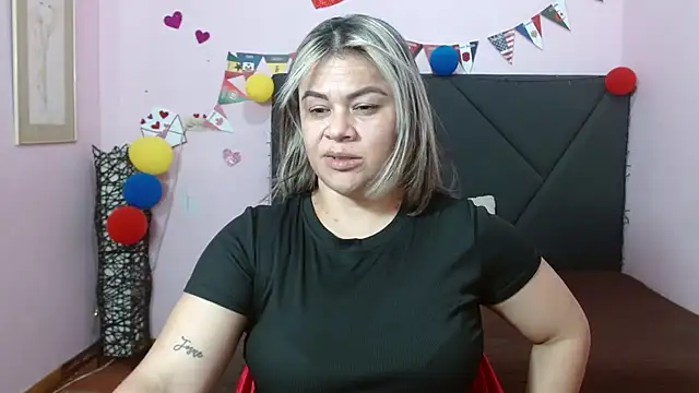 Chat +18 de pamela_echeverria ao vivo