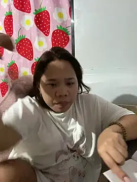 _UrSingleMamiBella_'s Live XXX Chat