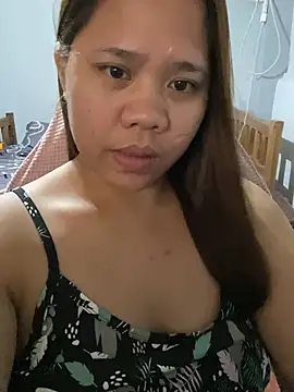 -CLARAMommy- Adlı Modelin Canlı XXX Sohbeti
