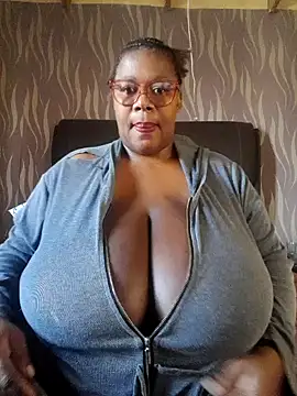 BoobsQueen46K's Live XXX Chat