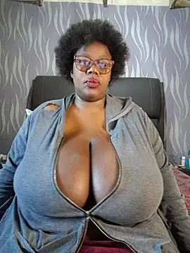 BoobsQueen46K 现场XXX聊天