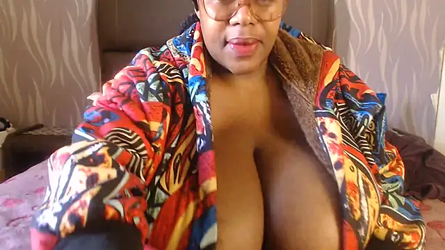 BoobsQueen46K Show in webcam