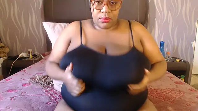 BoobsQueen46K Adlı Modelin Web Kamerası Şovu
