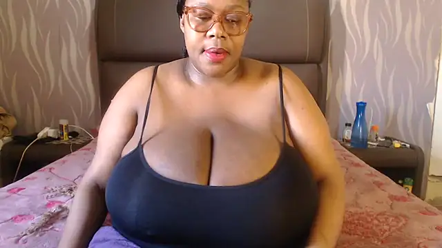 Chat XXX ao vivo de BoobsQueen46K
