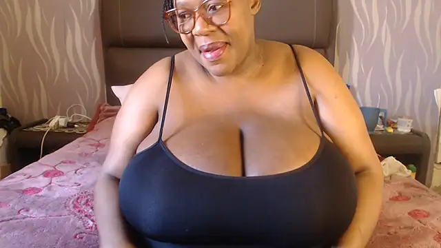 BoobsQueen46K 网络视讯表演