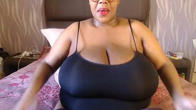 BoobsQueen46K's Webcam Show