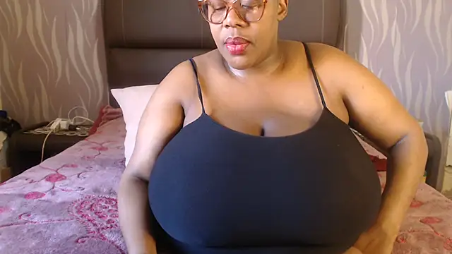 BoobsQueen46K: вебкам-шоу
