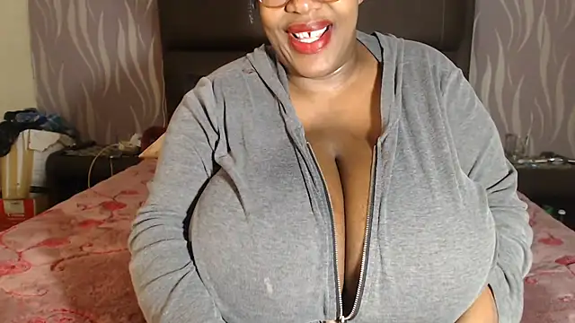 BoobsQueen46K Chat XXX in diretta
