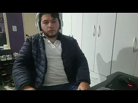 Show modela TuPeludito_22 na web-kameri