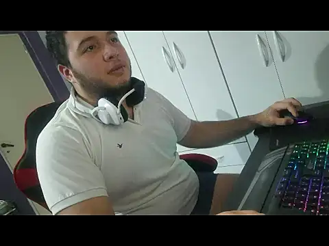 Show modela TuPeludito_22 na web-kameri