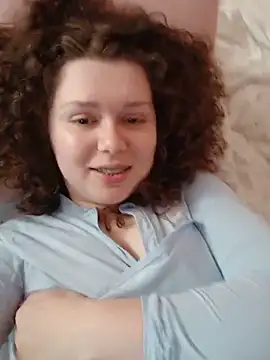 your_hot_sister Show in webcam