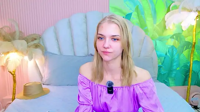 4example_Chloe Live XXX-Chat