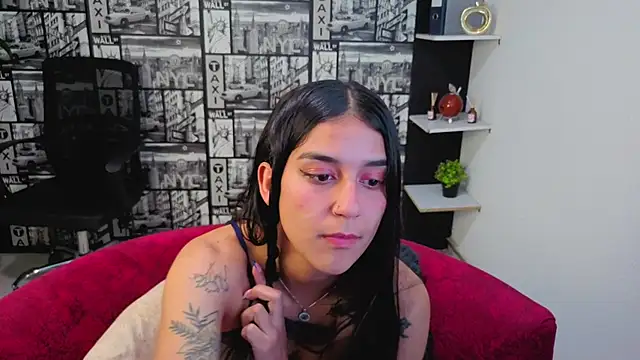 Chat +18 de DanielaMonroe ao vivo
