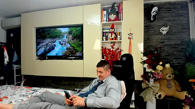 SpartacusDaddy48 Show in webcam