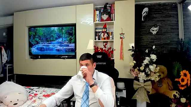 SpartacusDaddy48 Show in webcam