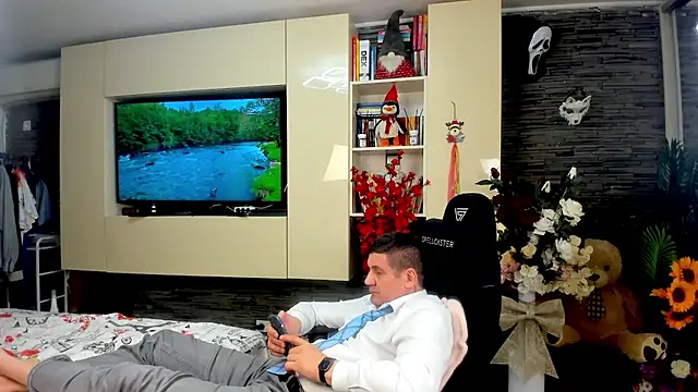 SpartacusDaddy48 webcam show