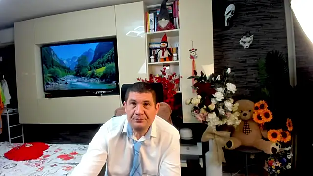 SpartacusDaddy48 webcam show