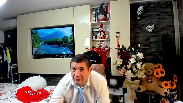 SpartacusDaddy48: διαδικτυακό σόου στην κάμερα