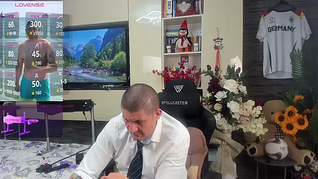 SpartacusDaddy48 Show in webcam