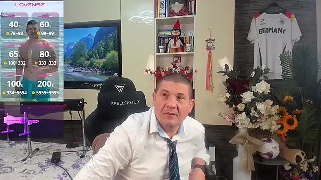 SpartacusDaddy48 webcam show