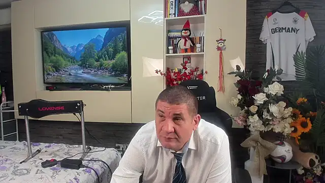 SpartacusDaddy48 Show in webcam