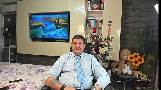 SpartacusDaddy48 Show in webcam