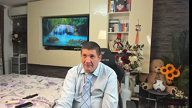 SpartacusDaddy48 Show in webcam