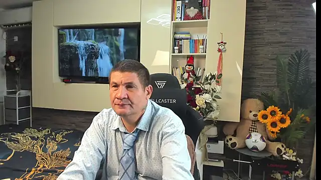 SpartacusDaddy48 Show in webcam