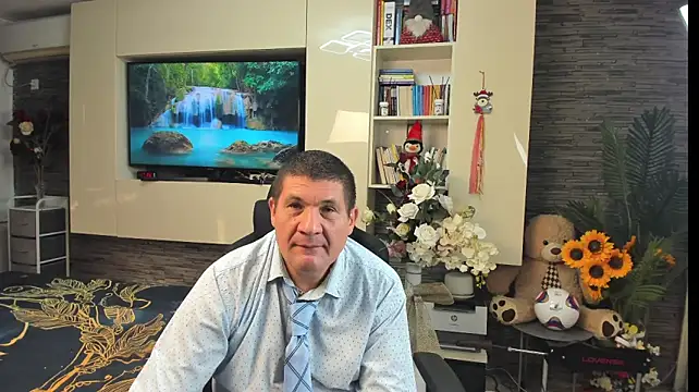 SpartacusDaddy48 Show in webcam