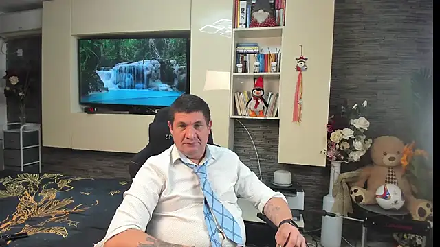 SpartacusDaddy48 Show in webcam