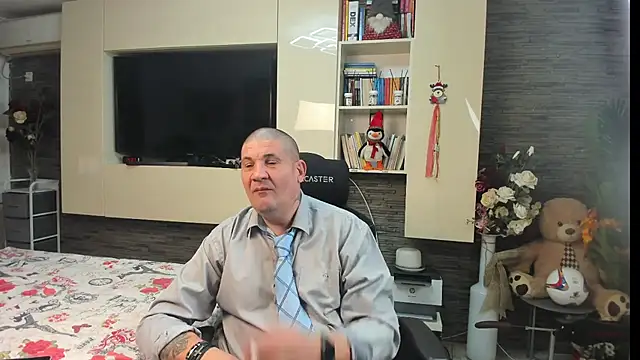 SpartacusDaddy48 Show in webcam