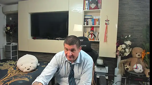 SpartacusDaddy48 Show in webcam