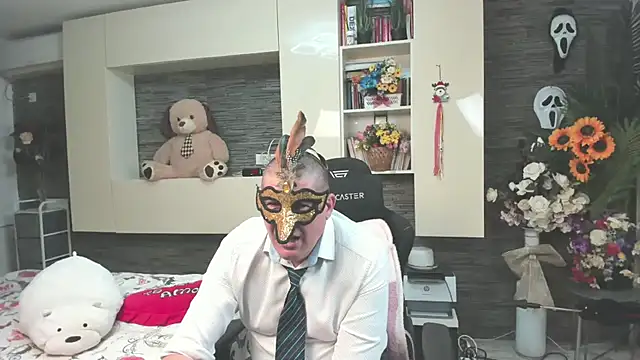 SpartacusDaddy48 Show in webcam