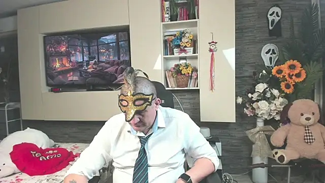 SpartacusDaddy48 Show in webcam