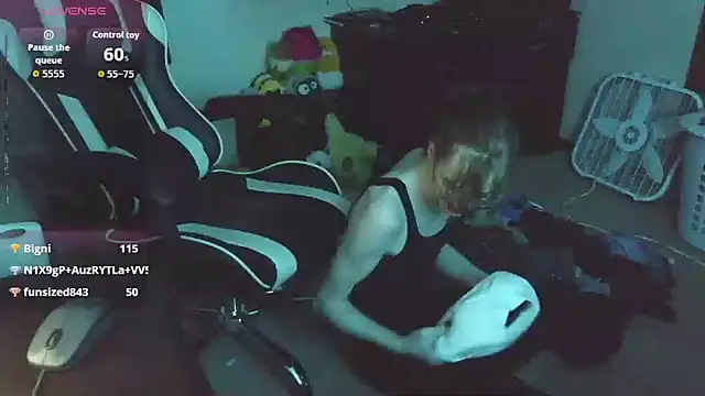 comfyknife webcam show