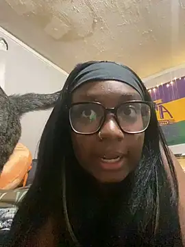 HennessyBaby21 Show in webcam