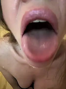 LucieMack's Webcam Show