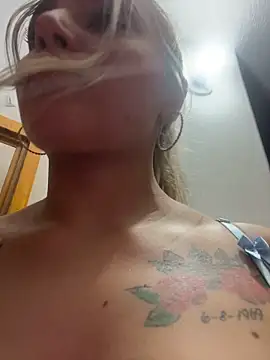 Pokazy przed kamerką – Sara_Sophia420